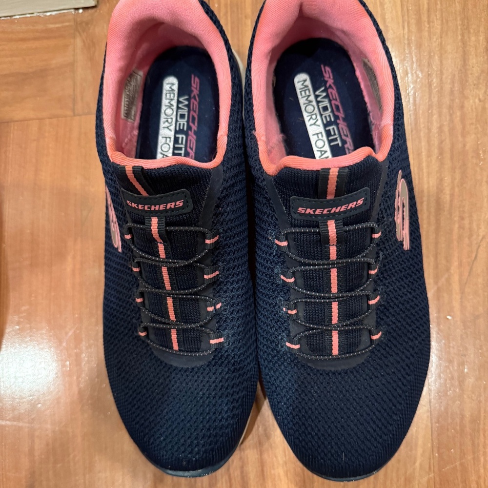 Sketchers 8.5